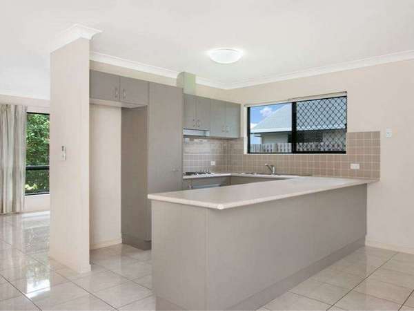 29 Colombia Street, White Rock - Thumbnail 2