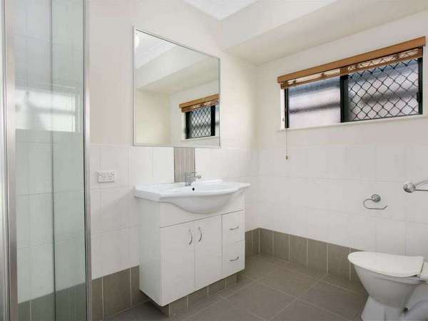 27 Coolamon Terrace, Mount Sheridan - Thumbnail 7