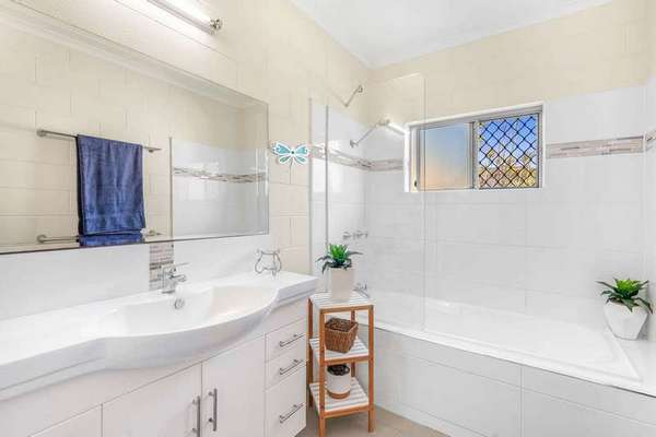 17 Bi-Centennial Road, Bentley Park - Thumbnail 6