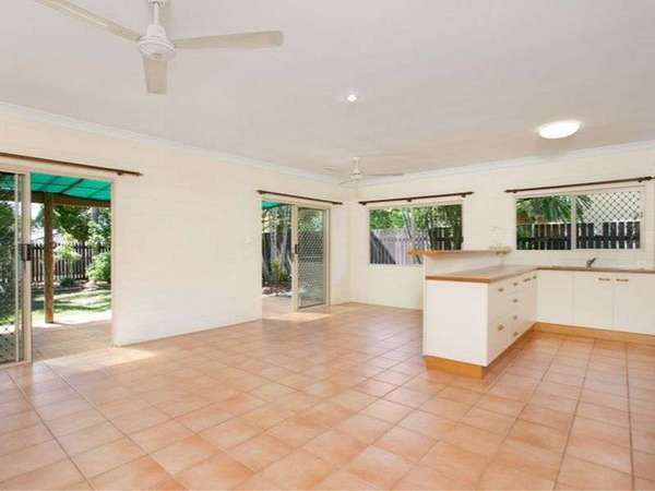 21 Small Leaf Close, Mount Sheridan - Thumbnail 3