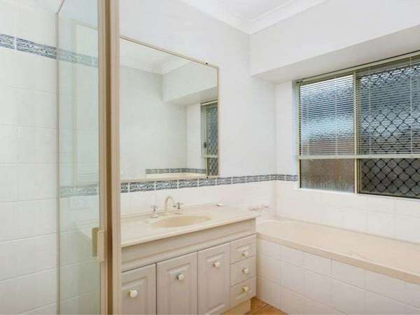 14 Scarlet Close, Mount Sheridan - Thumbnail 5