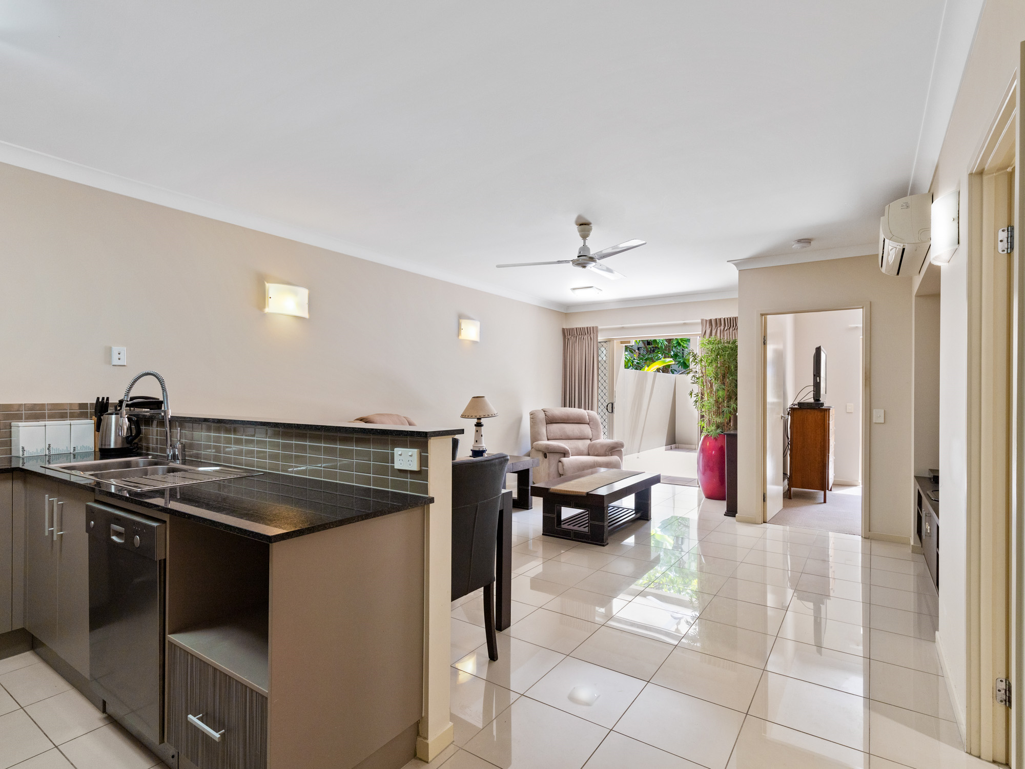 1210/12-21 Gregory Street, Westcourt - Thumbnail 4