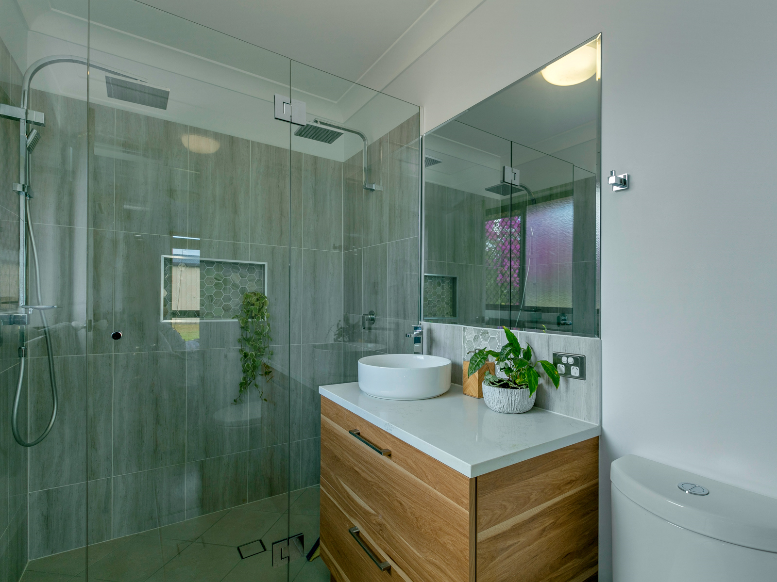 8-10 JOHNSON ROAD, White Rock - Thumbnail 4