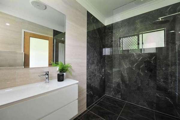 26 Simon St, Freshwater - Thumbnail 5