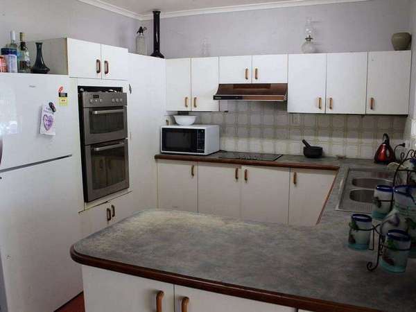 12 Wilcox Cl, Manoora - Thumbnail 2