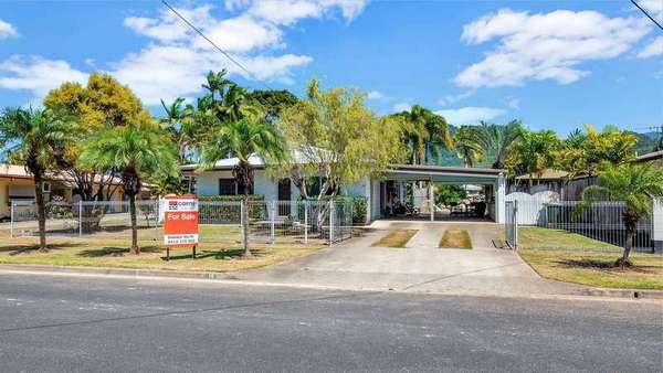 16 Trucano Cl, Whitfield - Image 1