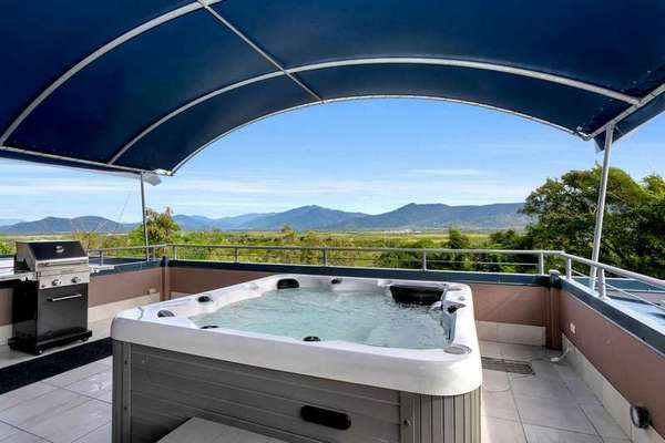 18 Dowsett Close, Yorkeys Knob - Thumbnail 2