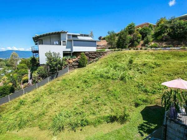 17 Eleanor Cl, Mooroobool - Thumbnail 4