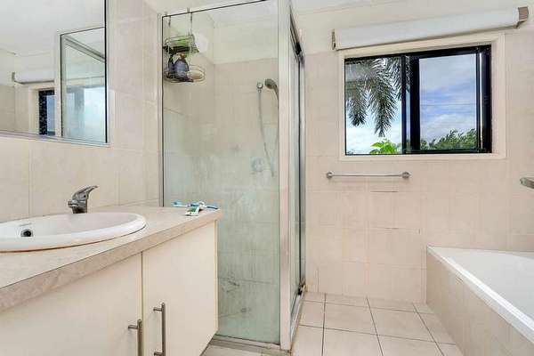121 Oleander St, Holloways Beach - Thumbnail 8