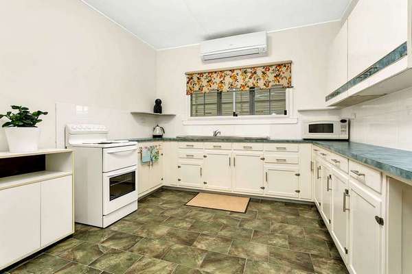 32 Morehead St, Bungalow - Thumbnail 6