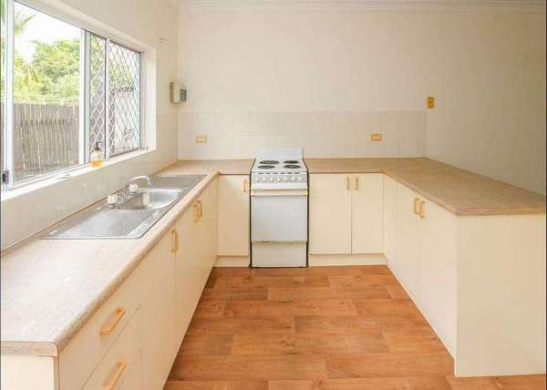 1/3 Ingham Court, Mooroobool - Thumbnail 3