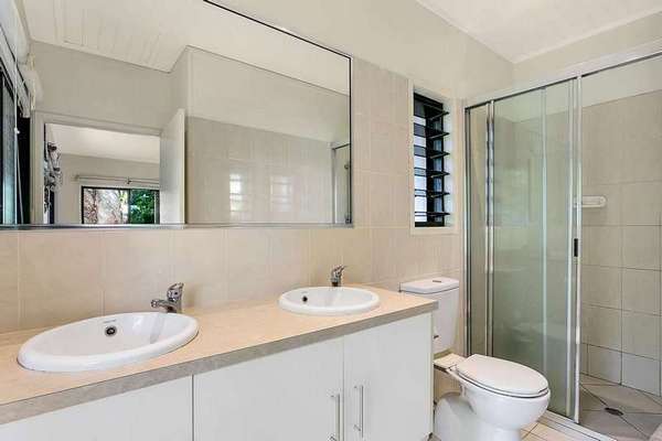 121 Oleander St, Holloways Beach - Thumbnail 4