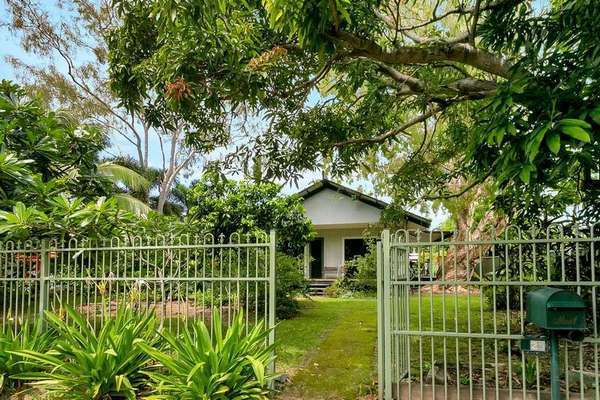 121 Oleander St, Holloways Beach - Thumbnail 2