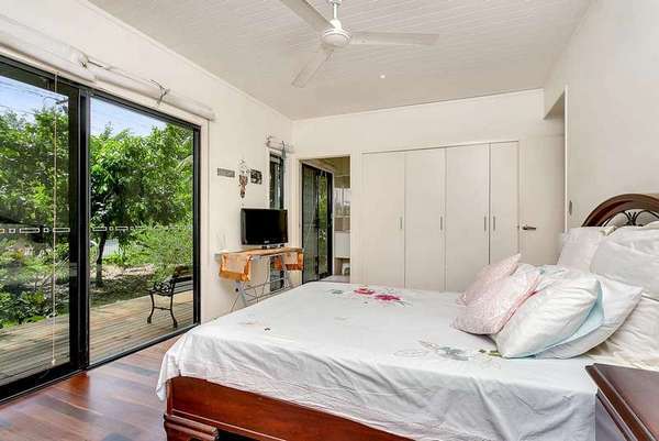 121 Oleander St, Holloways Beach - Thumbnail 3