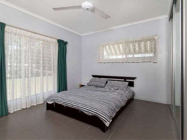 26 Simon St, Freshwater - Thumbnail 5