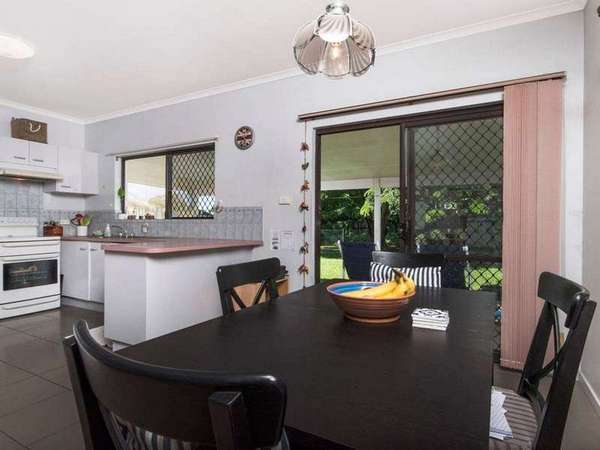26 Simon St, Freshwater - Thumbnail 4