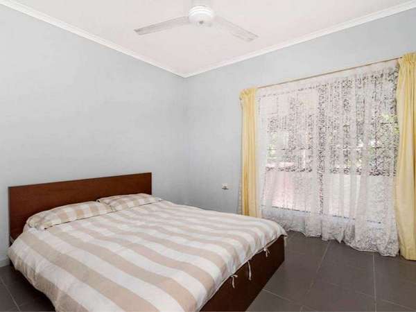 26 Simon St, Freshwater - Thumbnail 6