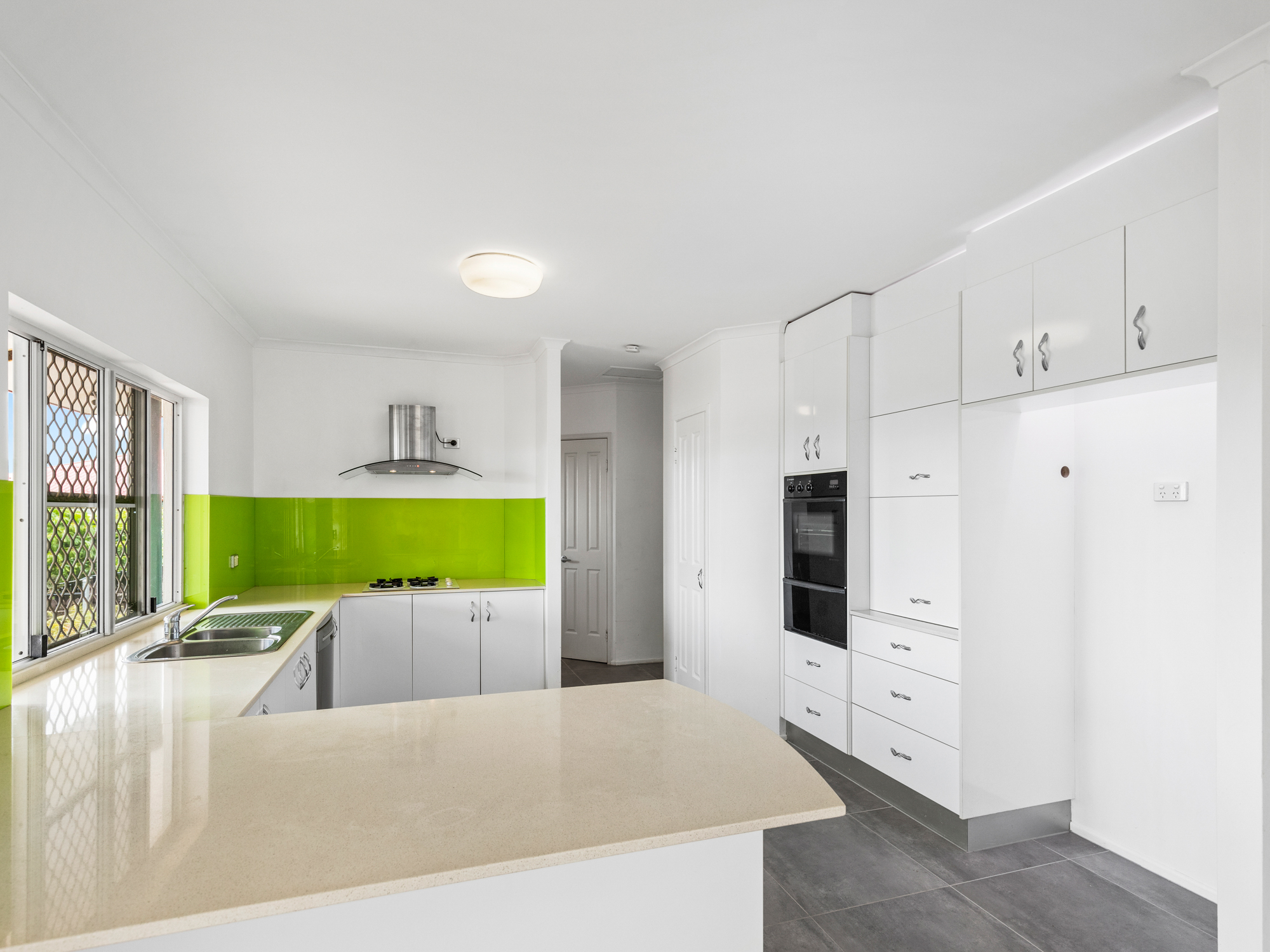 8 Guthrie Close, Bentley Park - Thumbnail 6
