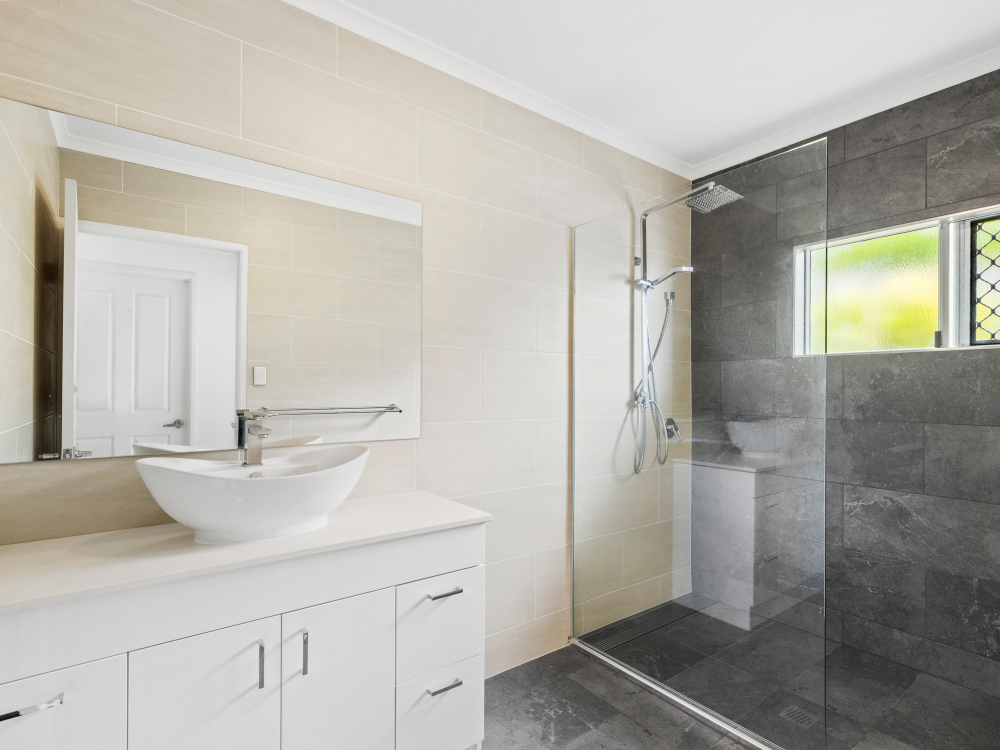 8 Guthrie Close, Bentley Park - Thumbnail 8