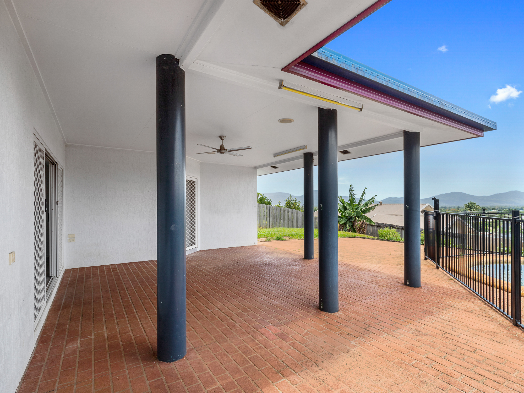 8 Guthrie Close, Bentley Park - Thumbnail 3