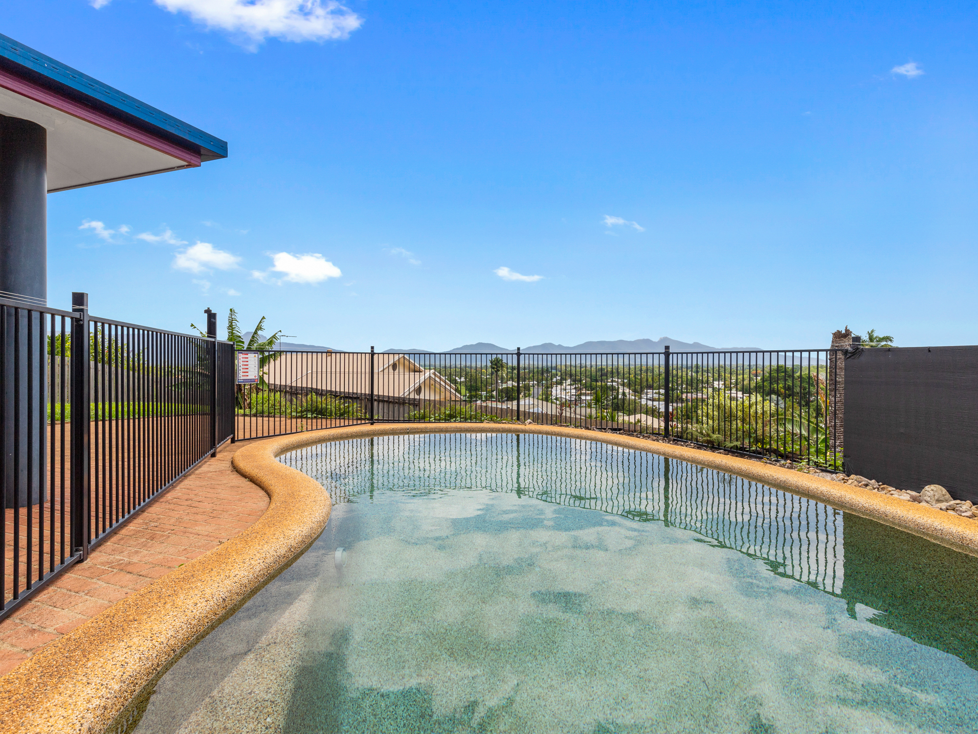 8 Guthrie Close, Bentley Park - Image 1