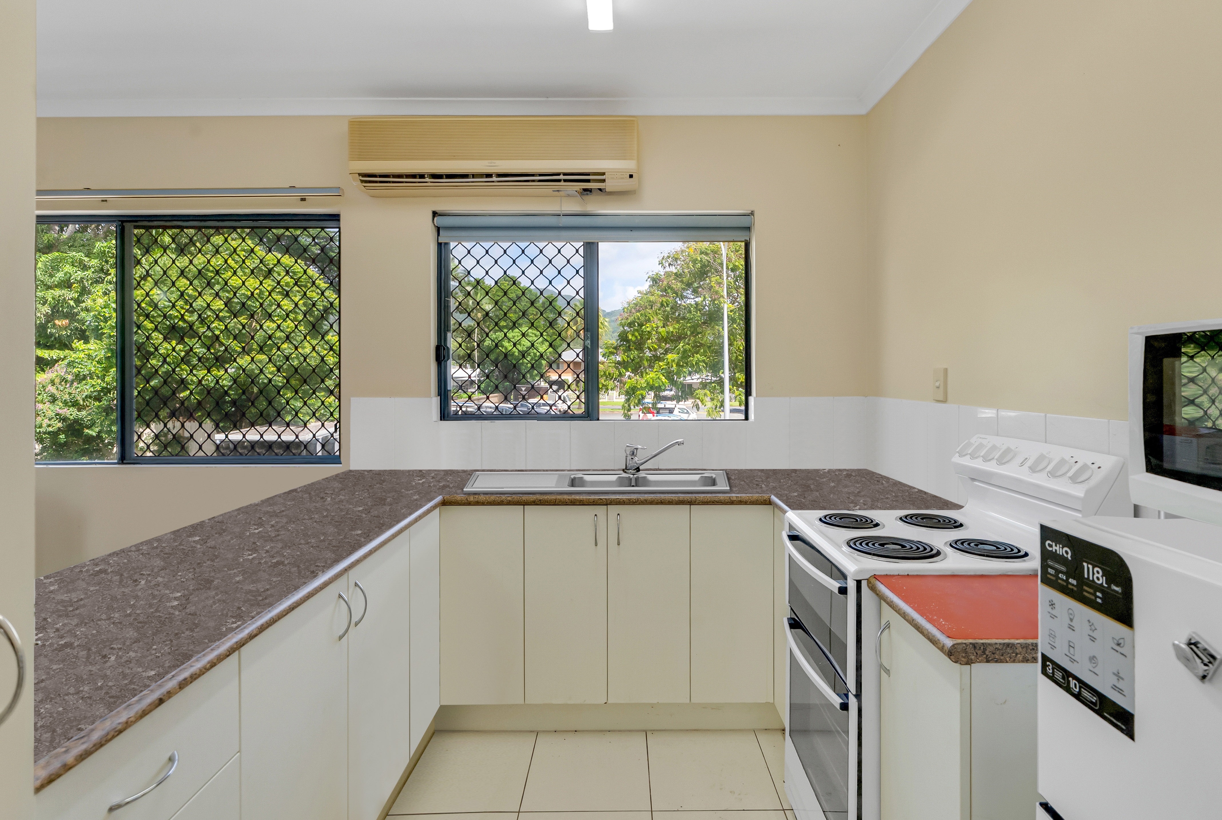 8/22-24 Toogood Road, Woree - Thumbnail 3