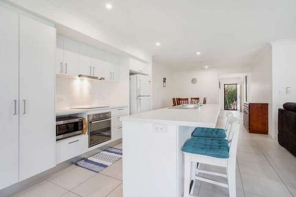 5 Bronson Road, White Rock - Thumbnail 2