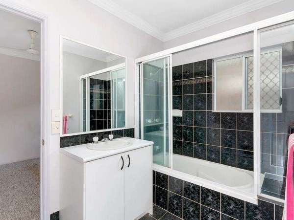19 Myrtle Close, Mount Sheridan - Thumbnail 8
