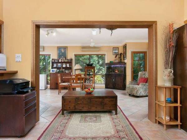5 Baronia Crescent, Holloways Beach - Thumbnail 2