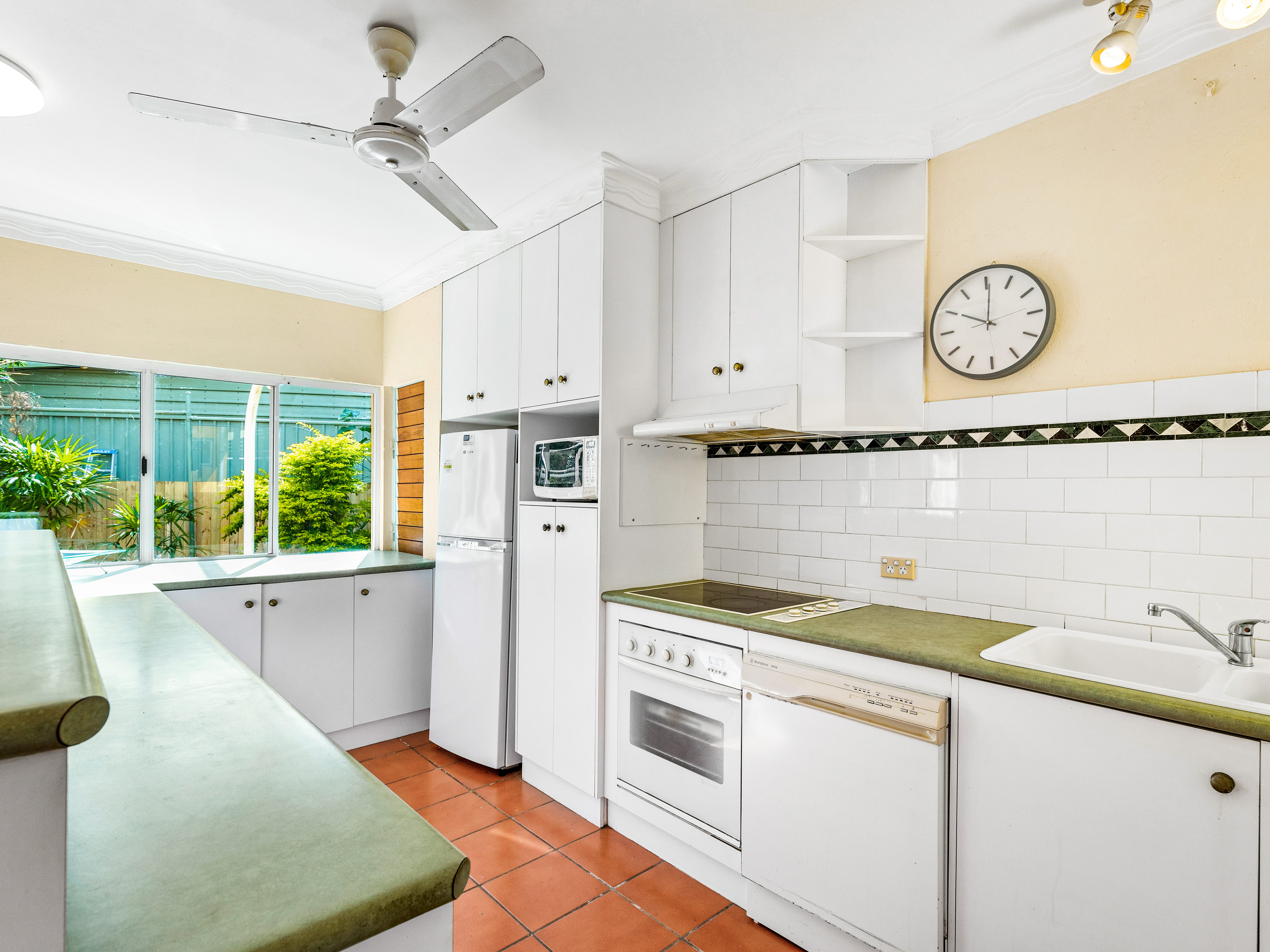 10 Opal Reef Court, Clifton Beach - Thumbnail 6