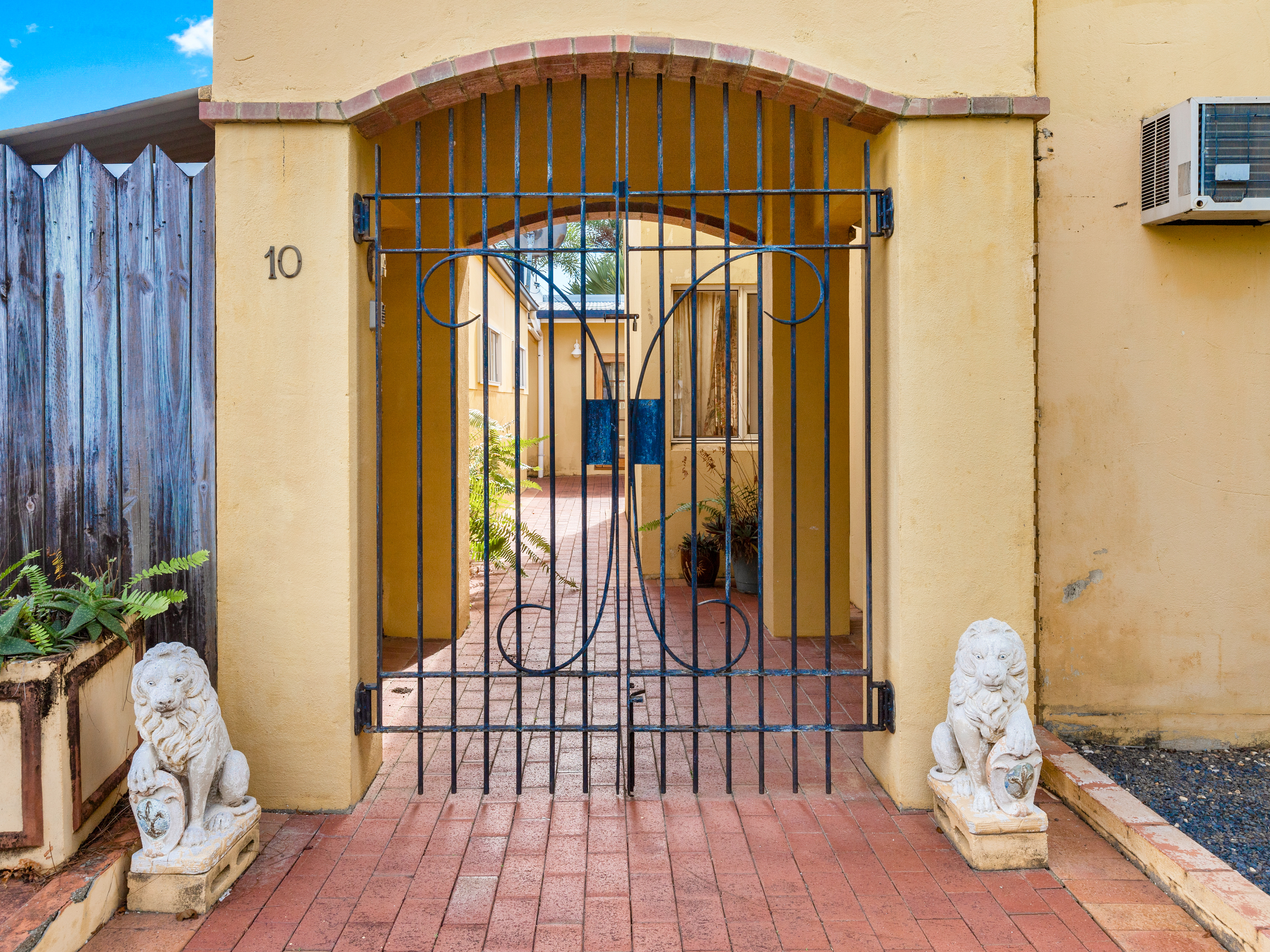 10 Opal Reef Court, Clifton Beach - Thumbnail 2