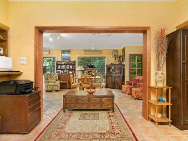 5 Baronia Crescent, Holloways Beach - Thumbnail 4