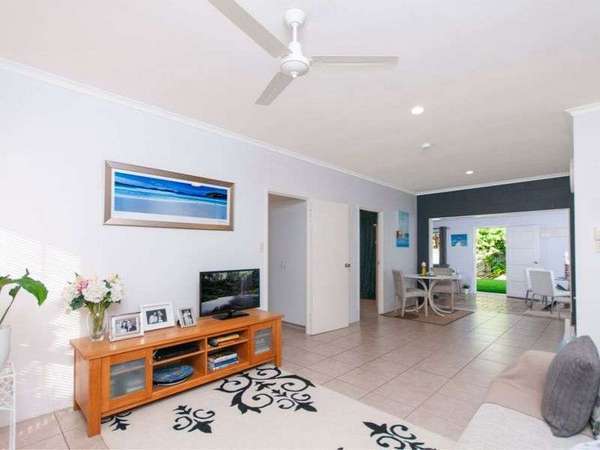 8/31 Lake Placid Road, Caravonica - Thumbnail 2