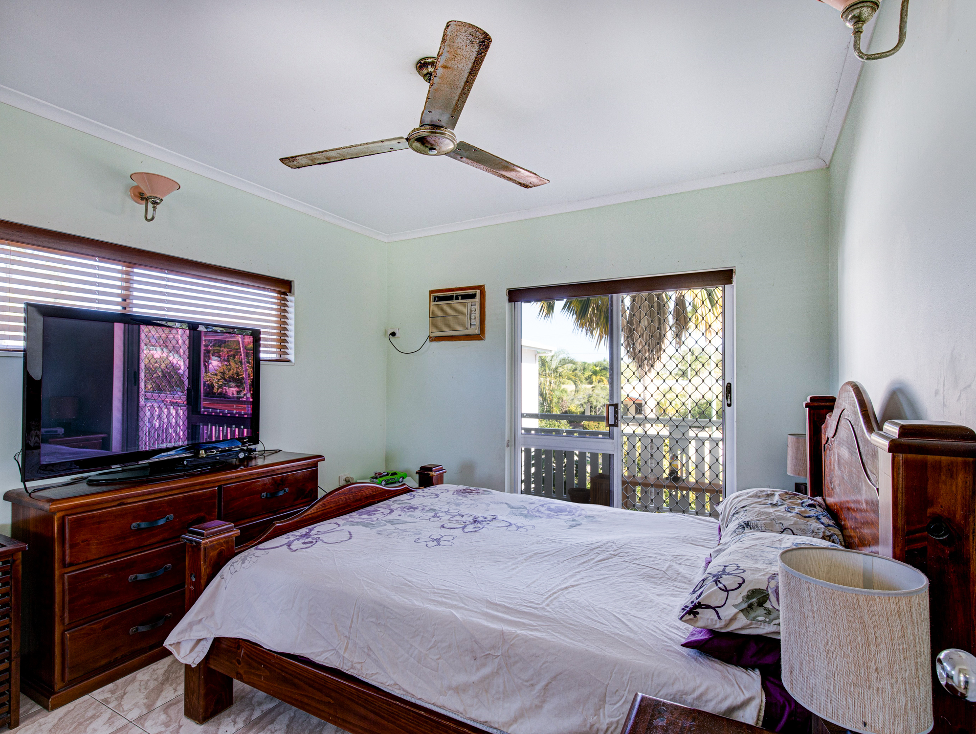 8/6-10 Palm Street, Holloways Beach - Thumbnail 4