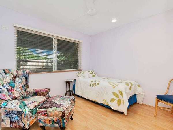 1/1-19 Poinciana Street, Holloways Beach - Thumbnail 5