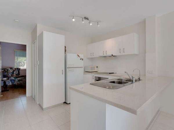 1/1-19 Poinciana Street, Holloways Beach - Thumbnail 7