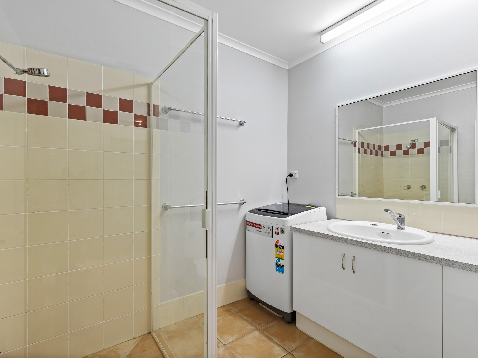 1/5 - 7 Oyster Court, Trinity Beach - Thumbnail 5