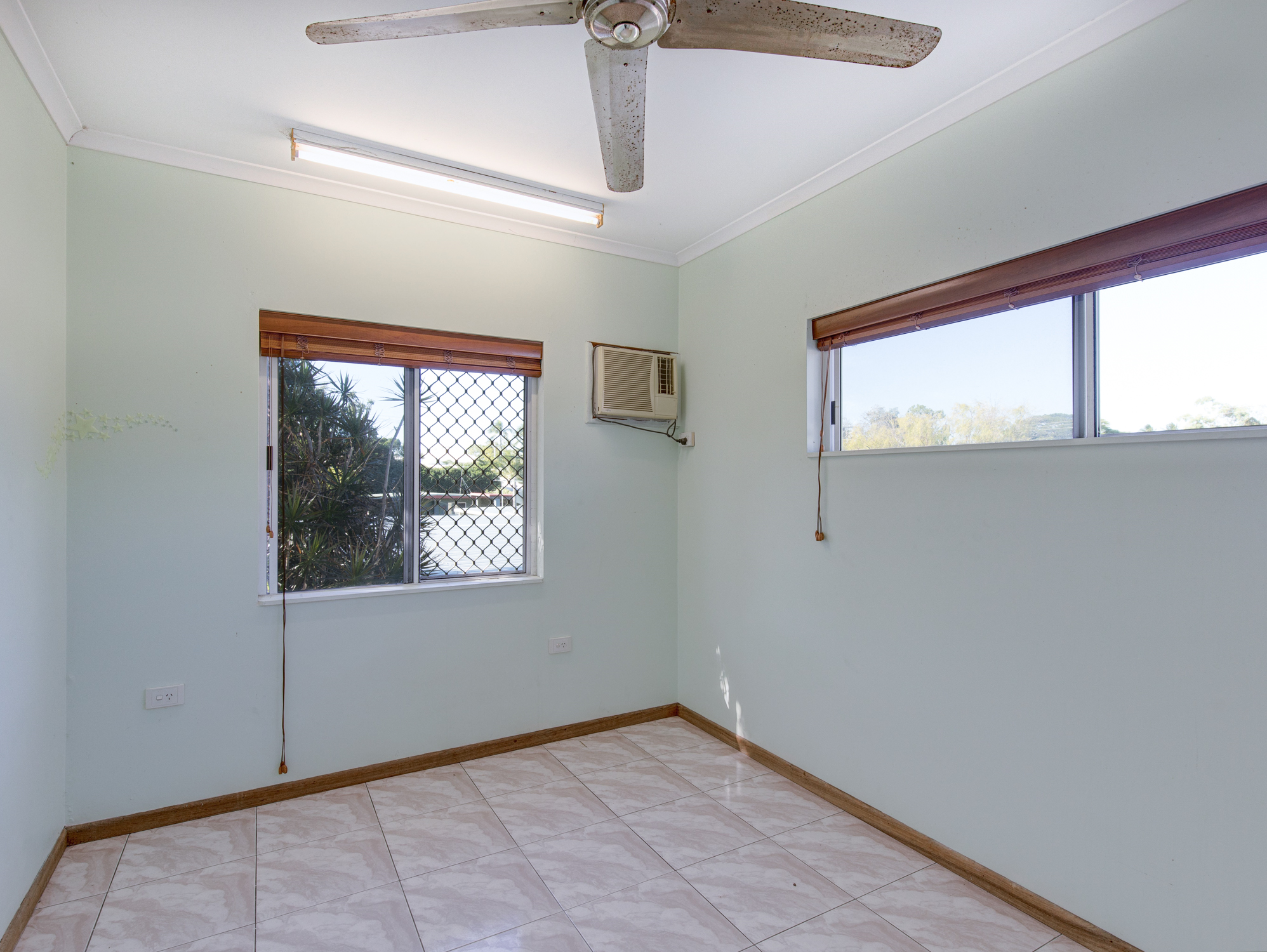 8/6-10 Palm Street, Holloways Beach - Thumbnail 5