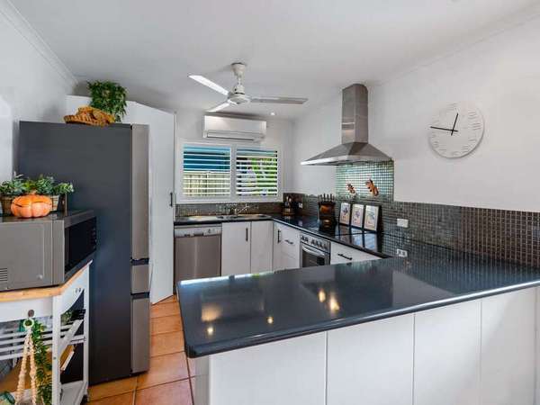 2/5 Bulolo Close, Trinity Beach - Thumbnail 2