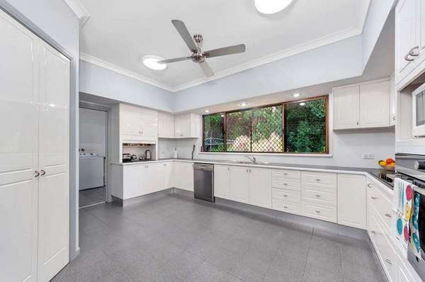6-8 Copeman Close, Redlynch - Thumbnail 3