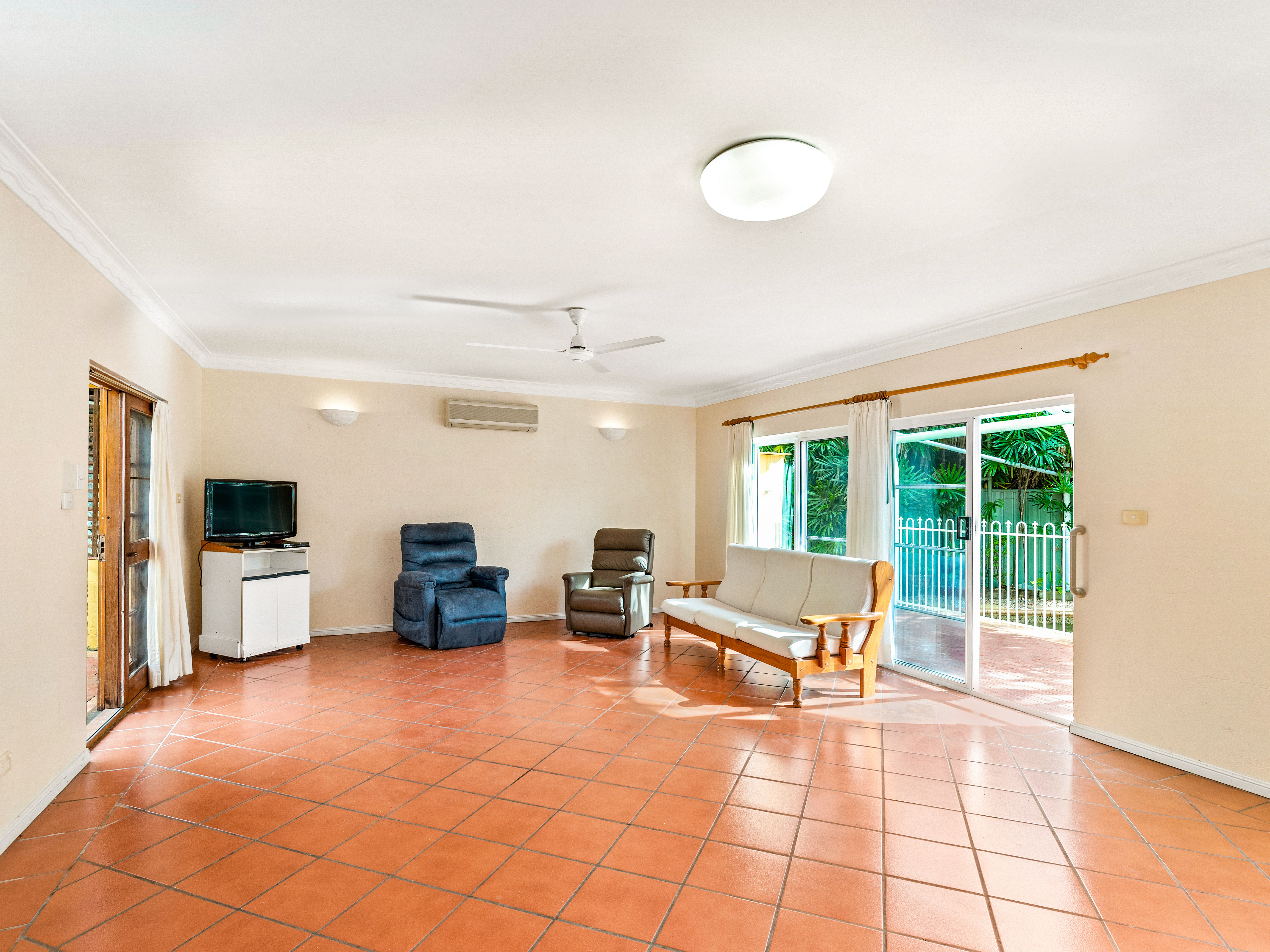 10 Opal Reef Court, Clifton Beach - Thumbnail 5