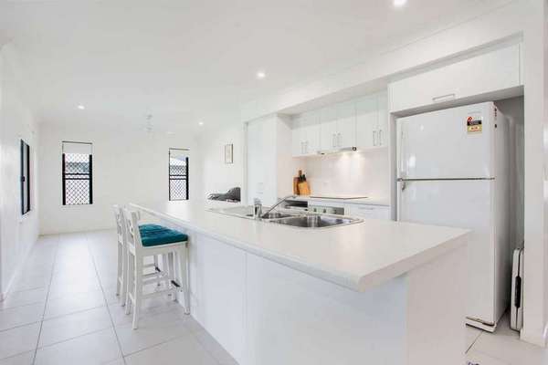 5 Bronson Road, White Rock - Thumbnail 3