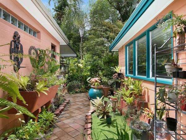 5 Baronia Crescent, Holloways Beach - Thumbnail 5