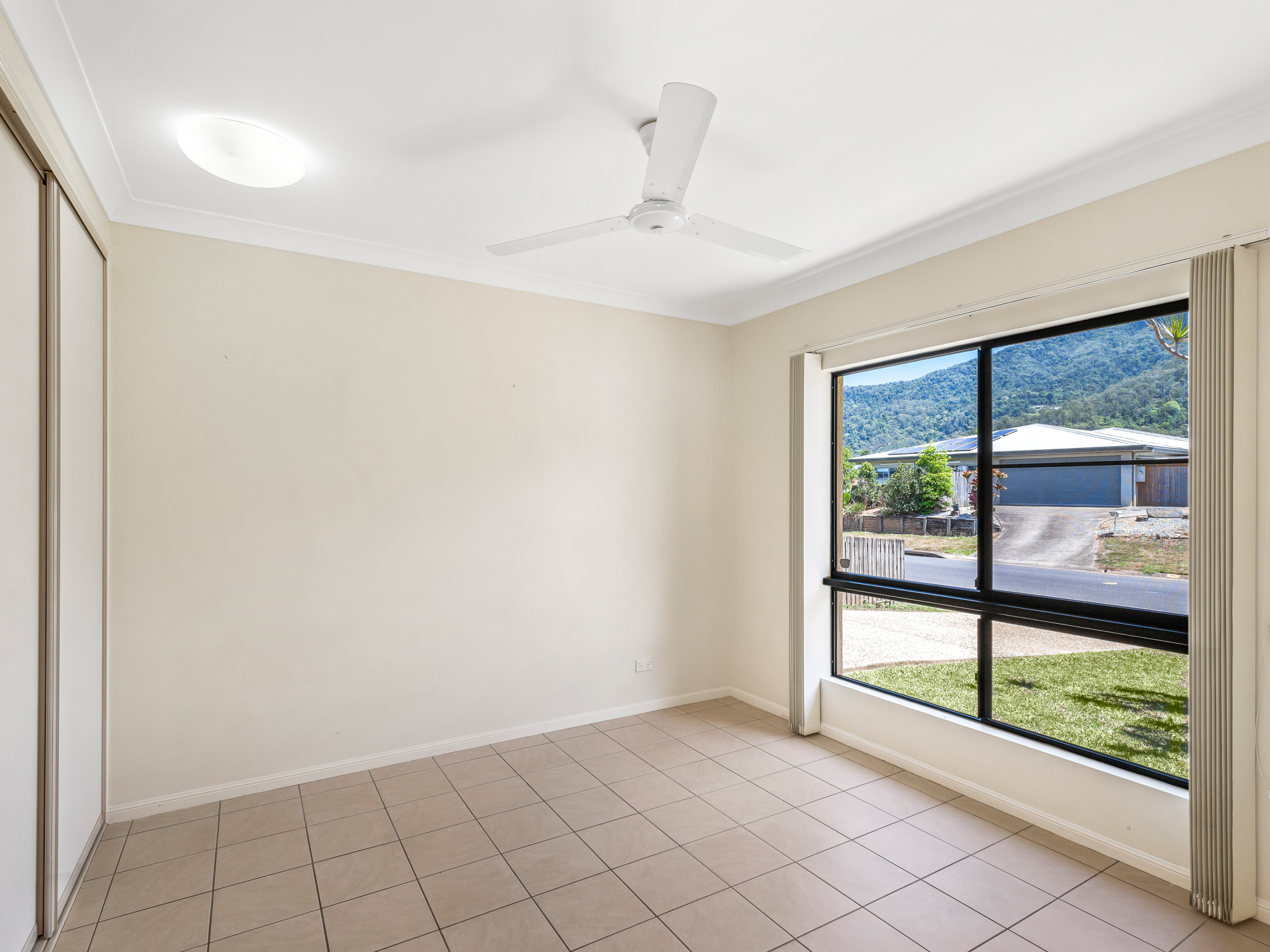 60 Cooktown Road, Edmonton - Thumbnail 3
