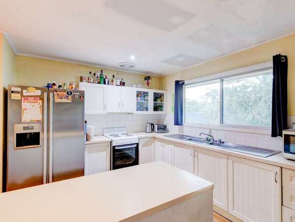 10 Nancy Street, Yorkeys Knob - Thumbnail 5