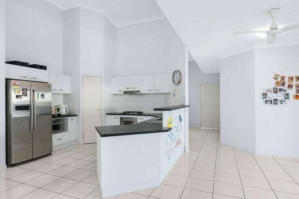5 Hopkins Street, White Rock - Thumbnail 4