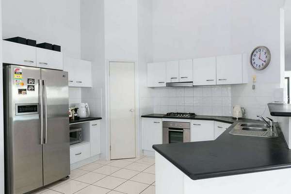 5 Hopkins Street, White Rock - Thumbnail 3
