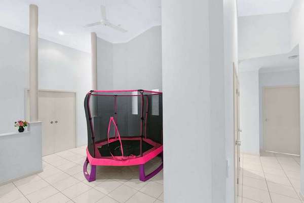 5 Hopkins Street, White Rock - Thumbnail 8