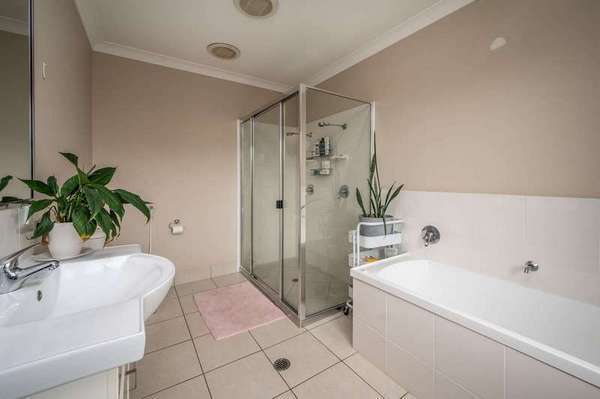 16 Shelbourne Street, Bentley Park - Thumbnail 6