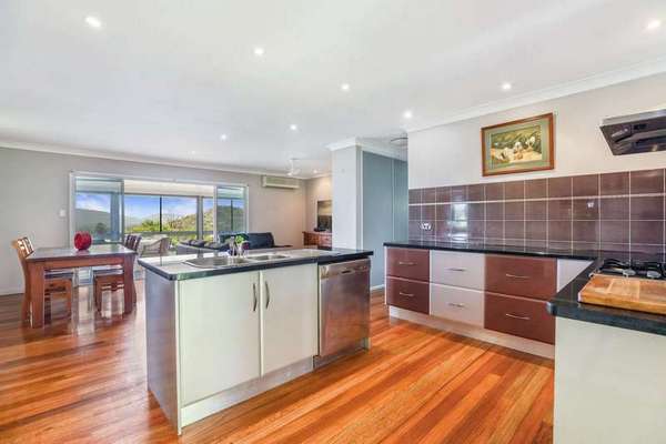 19 Marti Street, Bayview Heights - Thumbnail 3